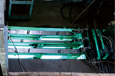 Submersible UV rack with induction lamp